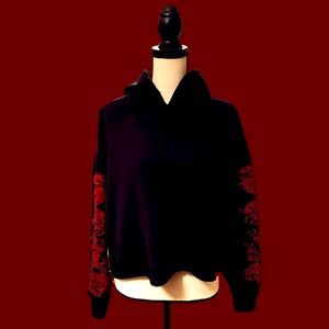 HOT TOPIC || DRAGON SLEEVE CROP HOODIE